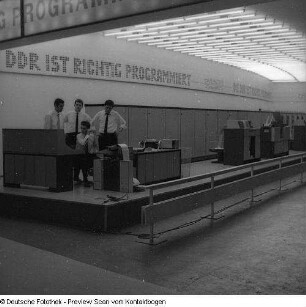 Berlin-Mitte. Sporthalle, Karl-Marx-Allee. Ausstellung "XX Jahre DDR - Kämpfer und Sieger"