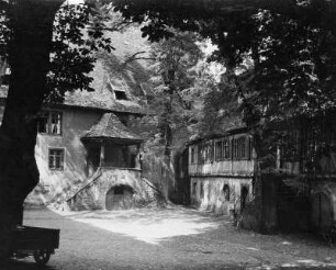 Autotour mit Familie Groß. Michelstadt. Kellerei (Burg) (1501/1700). Hofecke
