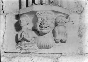 Betende Frau und Monster