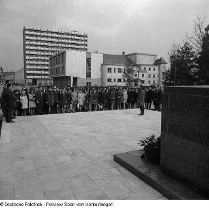 Lenindenkmal-Ehrung; Stadtmotive Szolnok