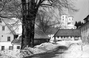 Herrischried: Straße und Kirche
