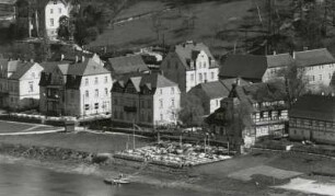 Gasthof Bauernhäus'l : Stadtteilansicht mit Fährstelle und Gasthof Bauernhäus'l vom rechten Elbhang