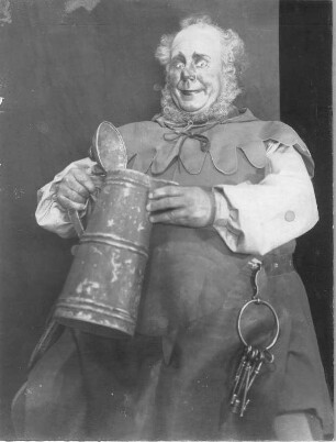 Ludwig Ermold als Kellermeister Hans Undine. Oper von Albert Lortzing. Staatsoper Dresden, Neueinstudierung 24.1.1928 : Ludwig Ermold als Kellermeister Hans in "Undine", Oper von Albert Lortzing. Staatsoper Dresden, Neueinstudierung 24.1.1928. Fotografie (Negativabzug auf Papier) von Ursula Richter