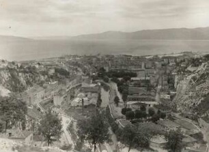 Sušak (heute Rijeka). Blick von der Burg zum Hafen