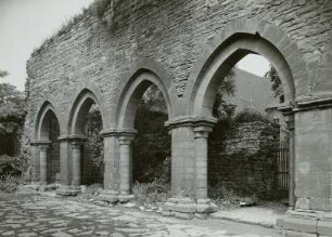 Memleben, Benediktinerklosterkirche, Ruine, Nordarkade des Mittelschiffes von Südosten