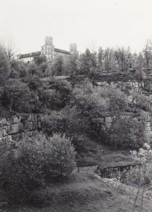 Eichstätt, Willibaldsburg : Eichstätt. Blick von einem Steinbruch gegen die Nord-Türme der Willibaldsburg
