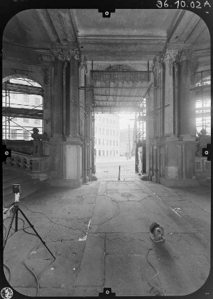 Dresden-Altstadt. Zwinger (1709-1728, M. D. Pöppelmann). Glockenspielpavillon. Innenansicht