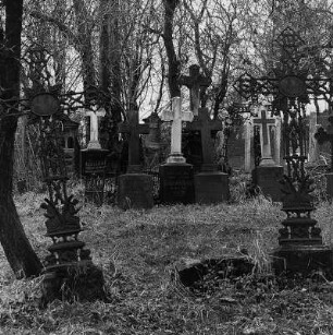 Friedhof; Sontra, Im Dorf