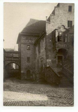 kleiner Deutschhof mit Freitreppe