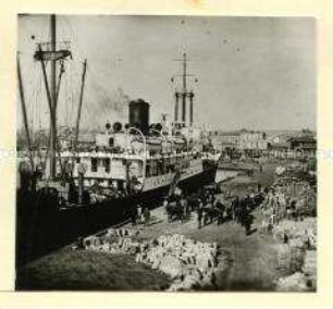 Catania, Schiff "Rossini" im Hafen