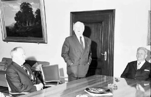 Freiburg: Regierungspräsidium; Schweizer Botschafter Exz. Dr. Tröndle, Konsul Kurt, Regierungspräsident Dichtel