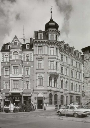 Wohnhaus mit Gaststätte Mönchshof : Wohnhäuser mit Laden bzw. mit Gaststätte Mönchshof