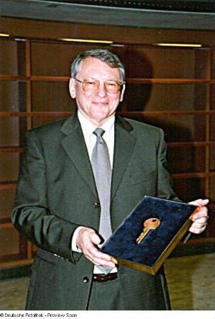 Bauübergabefeier. Prof. Jürgen Hering nach der Schlüsselübergabe
