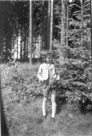 Ramon-Joachim Gerhardt auf einem Waldspaziergang