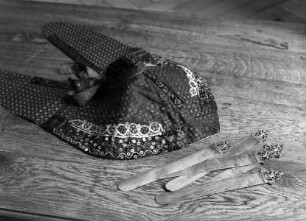 Vier Haarpfeile ("Haarnool") der Hüttenberger Tracht