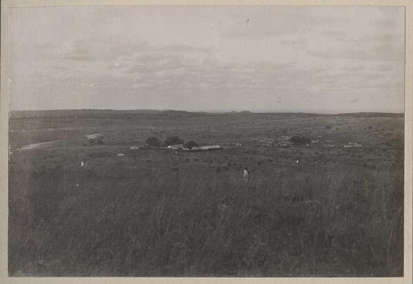 Iramba plateau, view of the Misigiri mountain. The Wembere steppe in the distance.