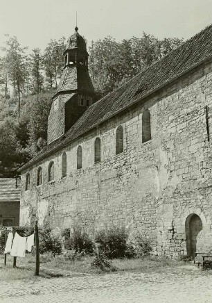 Rodeberg, Kloster Zella : Rodeberg. Kloster Zella (ehemaliges Benediktiner-Nonnen-Kloster, 12. Jahrhundert), heute evangelisches Alten- und Pflegeheim. Klosterkirche, Außenansicht Südseite