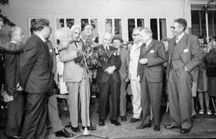 16. Tagung 1966 Mediziner; Maikäferrede: links: R. Mecke, Sir Hans A. Krebs im Profil, Severo Ochoa, Graf Lennart Bernadotte, André F. Cournand, Otto H. Warburg, Werner Forßmann, Otto Hahn, Tadeus Reichstein
