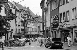 Freiburg i. Br.: Herrenstraße vom "Goldenen Bären" aus