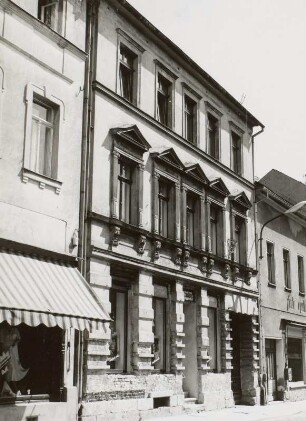 Markneukirchen, Wohnhaus mit Laden : Markneukirchen (Vogtlandkreis), Wohnhaus mit Laden (Ende 19. Jahrhundert), Straße des Friedens 5, Straßenansicht