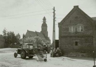 Welsickendorf, Traktoren u. Erntemachinen