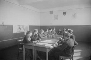 Reportage über Schulklassen : Diskussionsrunde von Schülern