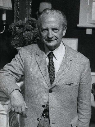 Intendant [Hans] Wölffer des Theaters am Kurfürstendamm und der Komödie