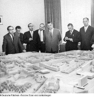 Leningrader Parteidelegation; Stadtbesichtigung