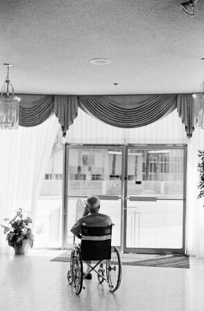 Patient im Rollstuhl, Pflegeheim Marlinda Nursing Home, Los Angeles County