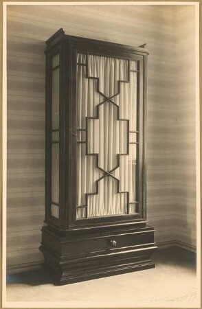 Haus Ury, Berlin-Nikolassee Inneneinrichtung: Speisezimmer Vitrine