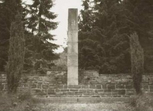 Venusberg, Gedenkstätte für die Opfer des Faschismus, Waldstraße