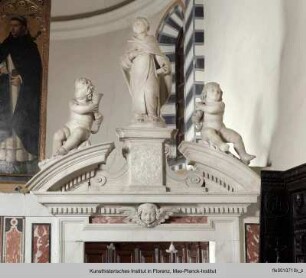 Portal mit Heiligenfigur
