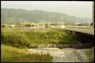 Lochau: Deutsch-Österreichisches Gemeinschaftszollamt vor Pfänder Tunnel, mit Grenzhaus Leiblach
