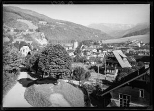 Österreich, Mürzzuschlag. Stadtteilansicht gegen Schneealpe