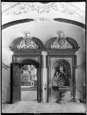 Salem Münster - Klosterkirche Maria Himmelfahrt Sakristei Eingangsportal in das Südquerhaus der Kirche