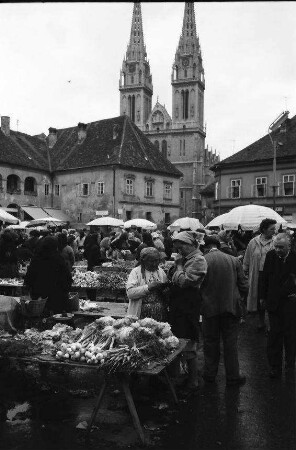 Zagreb, Agram: Marktplatz mit Türmen des Doms
