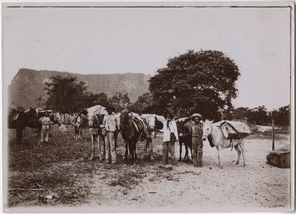 Tropa de l'explorateur avant son départ pour la Caroline (Tocantins)