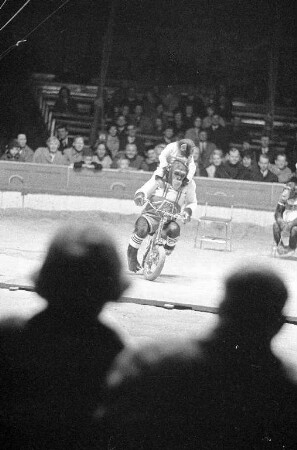 Gastspiel des Zirkus Sarrasani in Karlsruhe.
