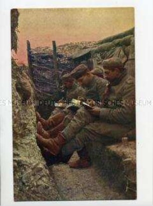 Soldaten im Schützengraben, beim Schreiben der Feldpost