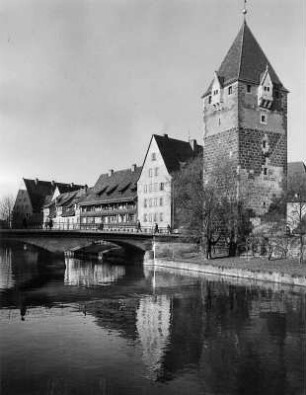Nürnberg. Blick über die Pegnitz zum Schuldturm (sog. "Männereisen") 1320-1325