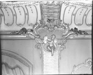 Potsdam, Neues Palais, Wohnung Friedrich II., Blaue Kammer, R.: 179, Ostwand, links vom Spiegel.