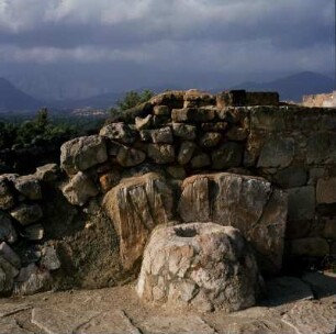 Agia Triada. Minoischer Palast : Kreta, Agia Triada. Minoischer Palast. Brunnen im Westflügel des Palastes