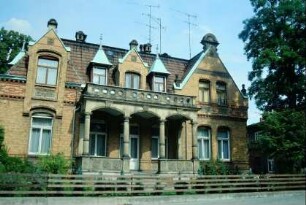repräsentatives Wohnhaus vor dem Riedturm