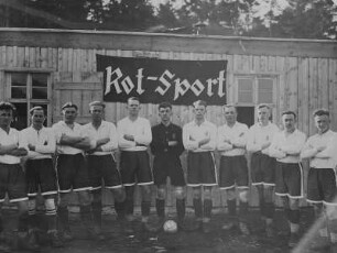 Fußballmannschaft des Arbeitersportvereins "Rot-Sport" aus Crandorf (Erzgebirge) : Fußballmannschaft des Arbeitersportvereins "Rot-Sport" aus Crandorf (Erzgebirge)
