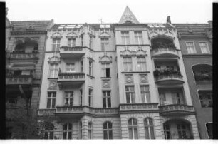 Kleinbildnegativ: Mietshaus, Wartburgstr. 3, 1984