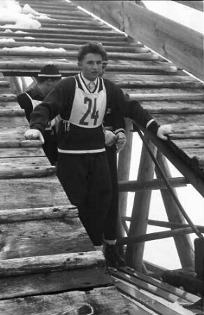 Feldberg: Internationales Skispringen; Lothar Glass (Ostdeutschland) am Sprungturm
