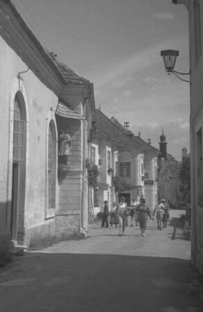 Emmersdorf: Gasse mit Laterne