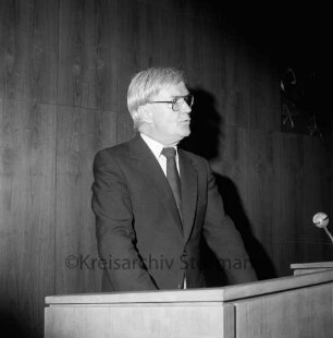 Kreistagssitzungssaal: Veranstaltung: Redner an Rednerpult