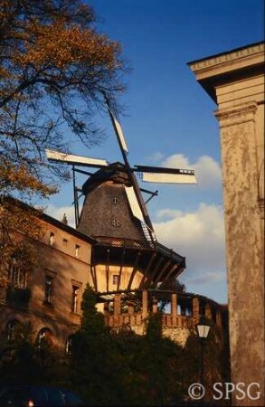 Potsdam, Park Sanssouci, Nördliches Sanssouci, Mühlenareal, Historische Mühle.