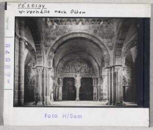 Vézelay, Basilika Sainte Madeleine: Vorhalle nach Osten